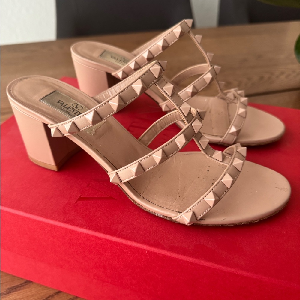 Valentino Garavani Rockstud calfskin Leather slide sandal